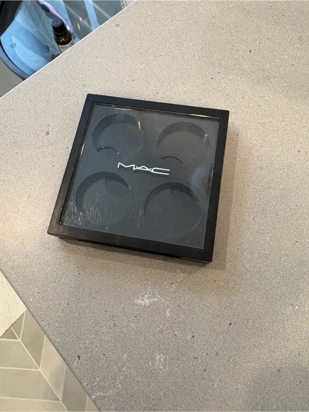 MAC refillable eyeshadow pallet